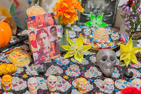 Students Bring Death To Life In Annual Downtown Dia De Los Muertos ...