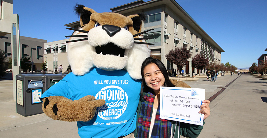 Rufus Bobcat and a UC Merced student